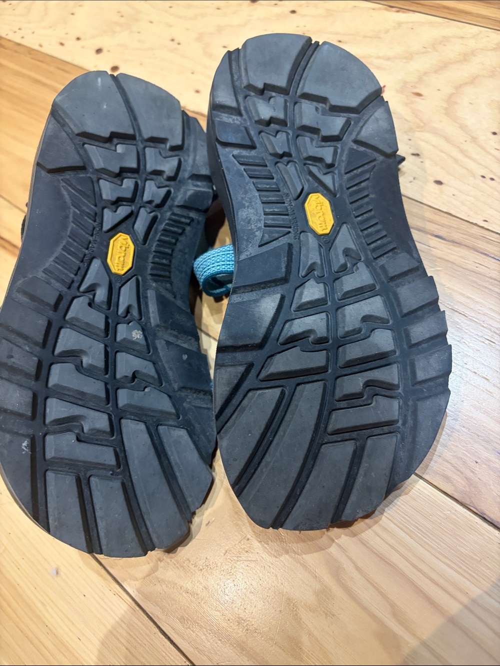 Chaco Womans Teal and Black Adjustable Strap Sandals - Picture 4 of 4